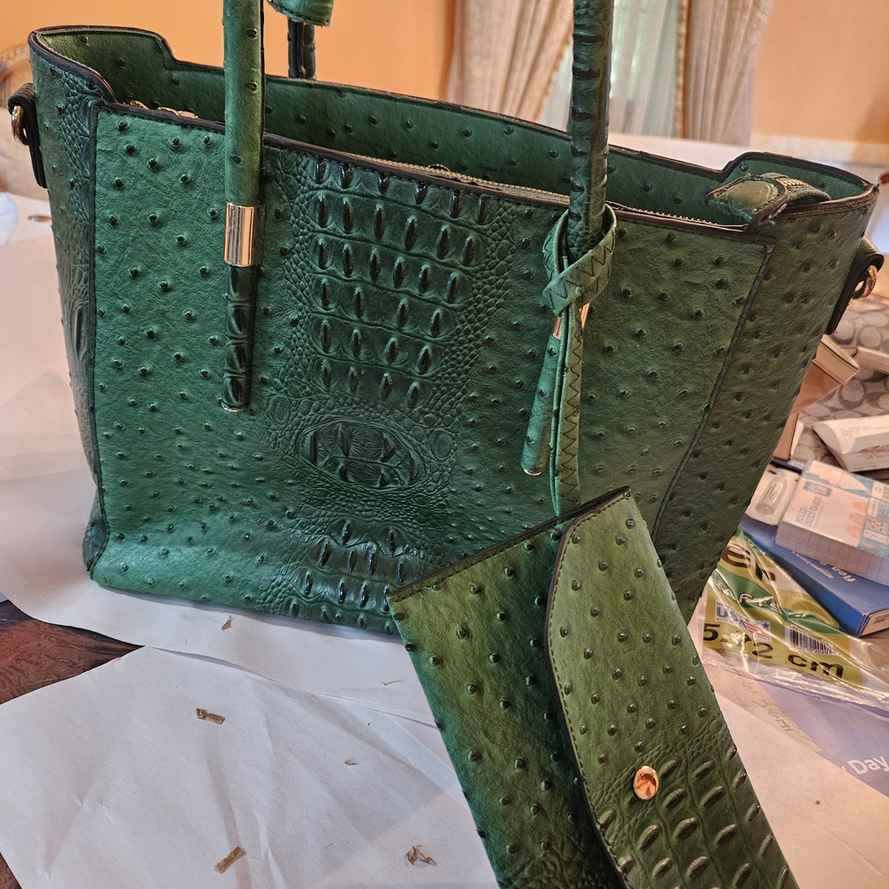 Elegant Green Tote Bag with Matching Wallet